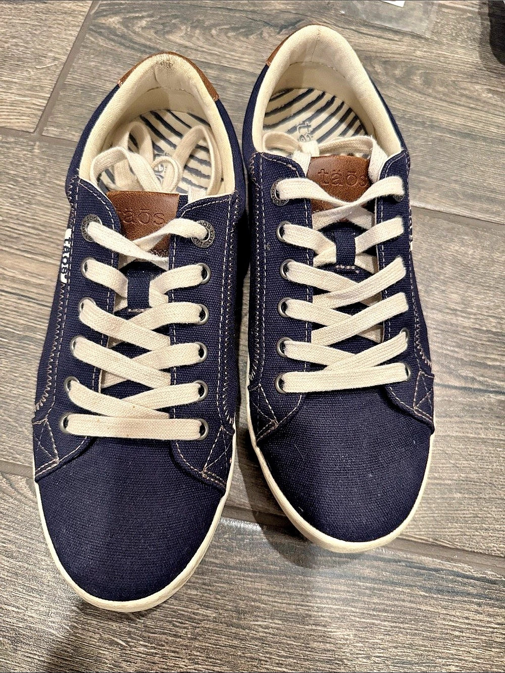 Taos navy sneakers